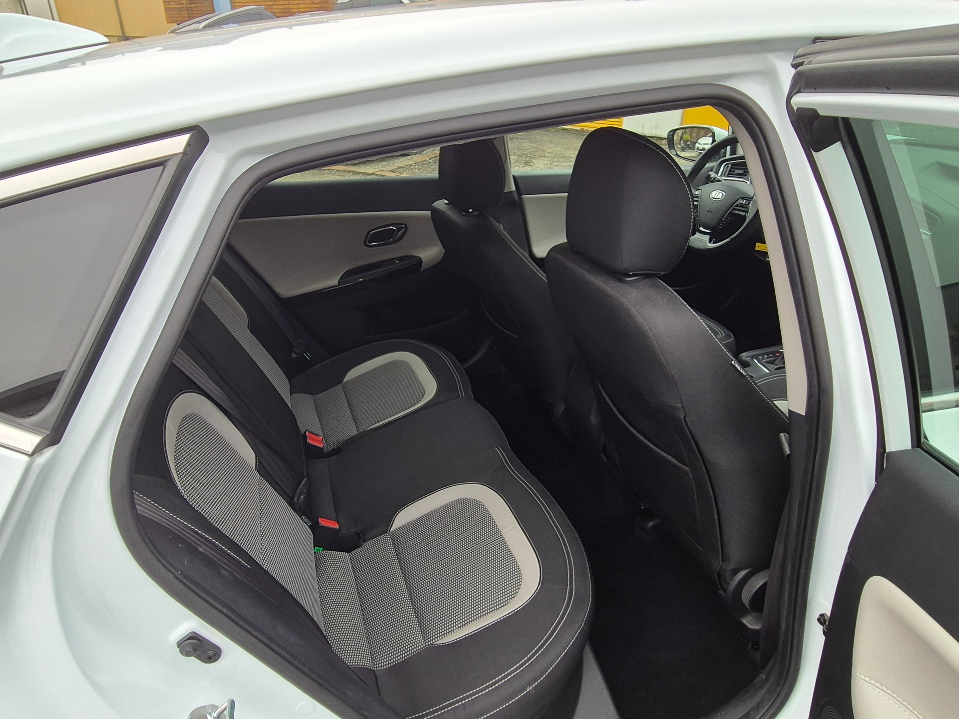 KIA Cee'd Sportswagon 1.6 GDi Swiss Champion DCT-image-6
