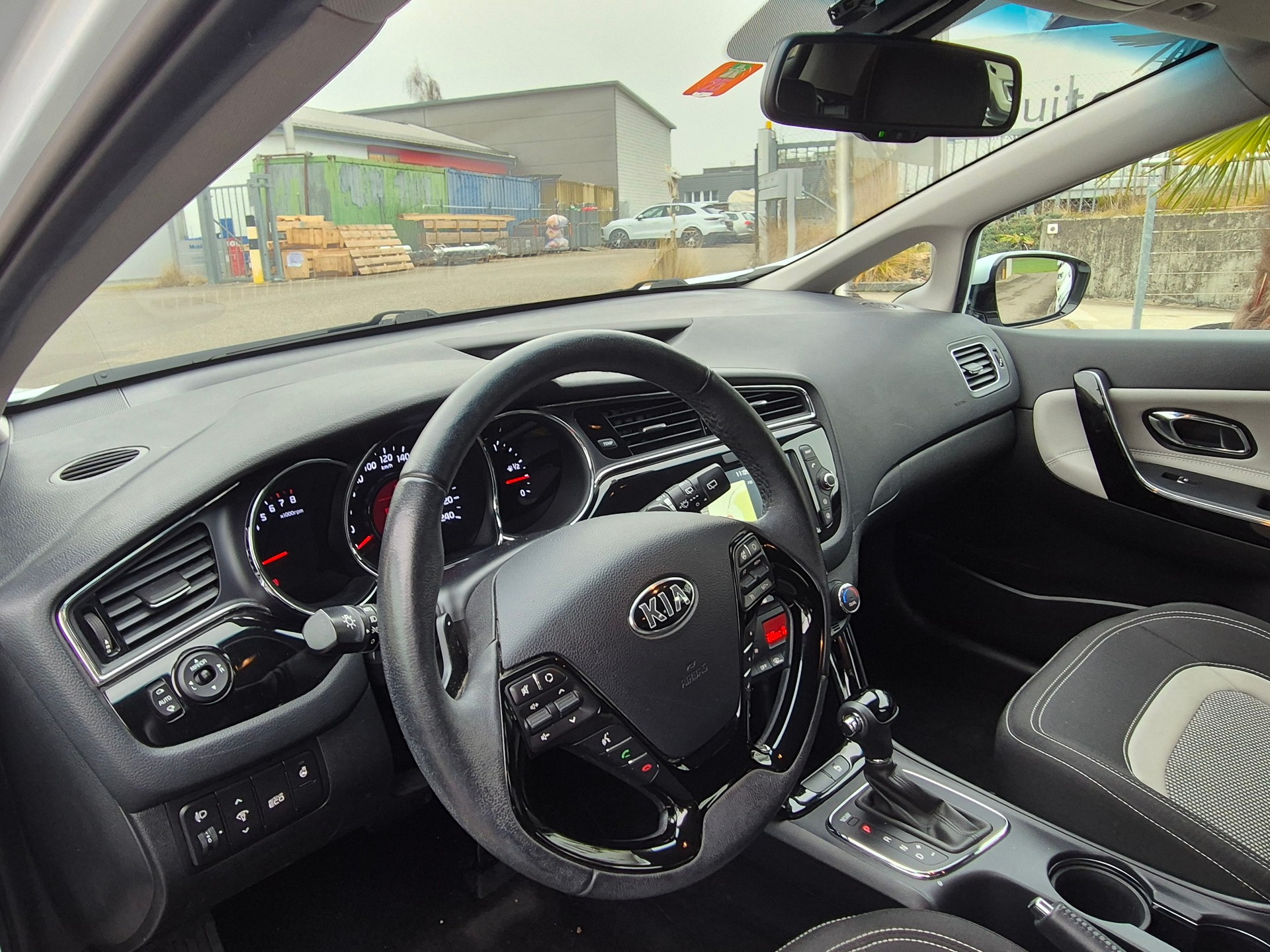 KIA Cee'd Sportswagon 1.6 GDi Swiss Champion DCT-image-9