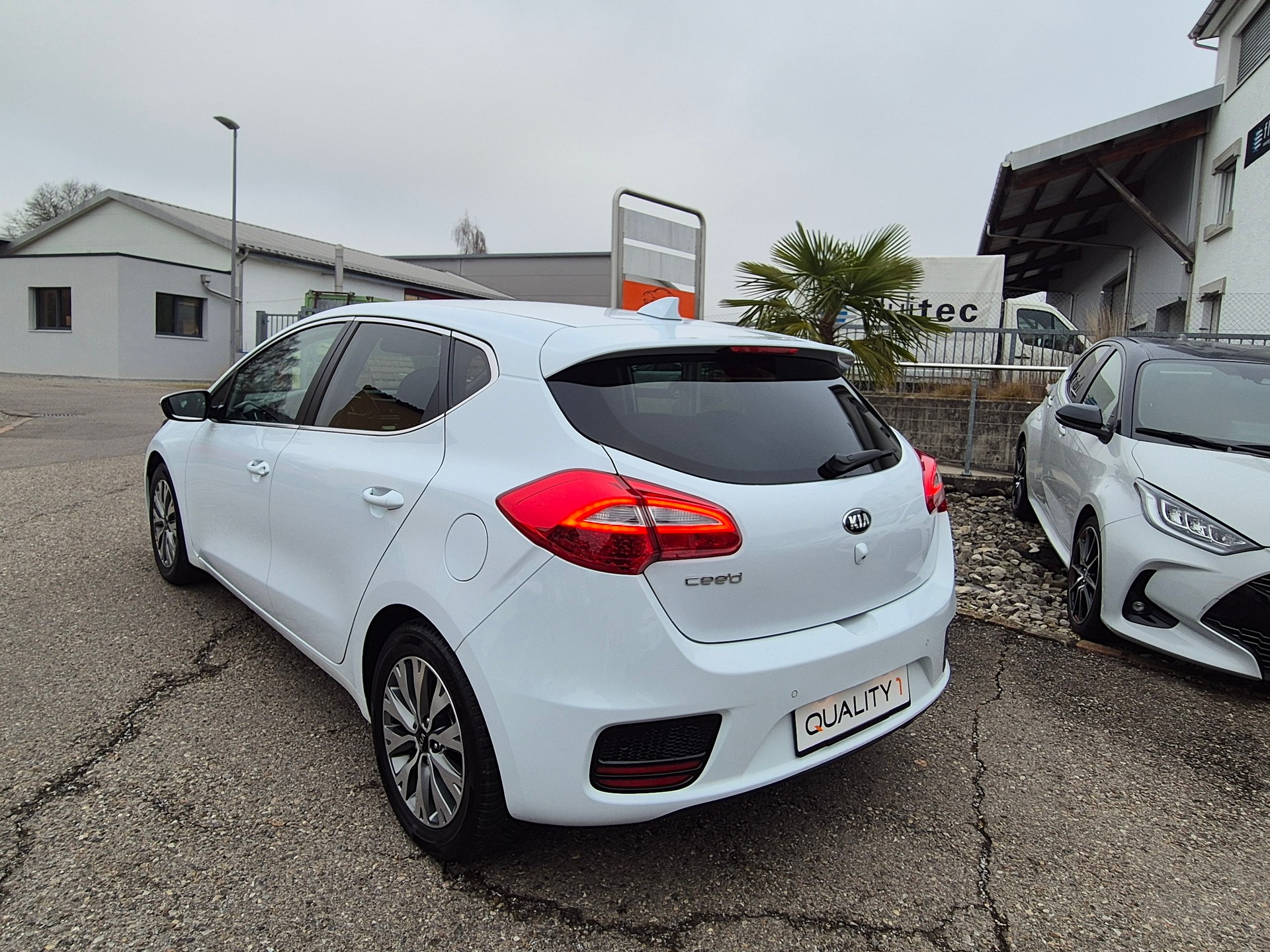 KIA Cee'd Sportswagon 1.6 GDi Swiss Champion DCT-showroom-element-2