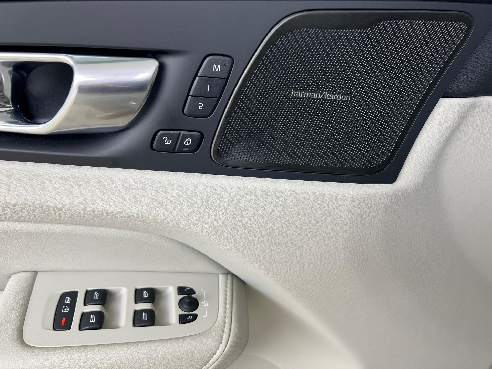 VOLVO XC60 2.0 T8 TE Plus Bright eAWD / Jetzt mit attraktivem 1.9% Leasing!-image-21
