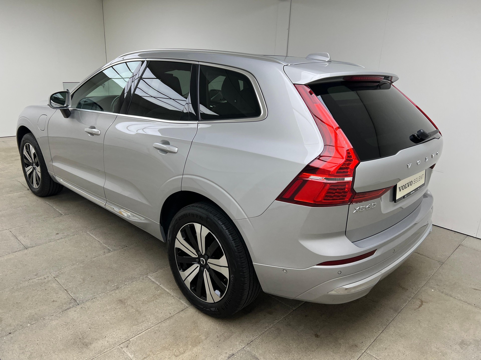 VOLVO XC60 2.0 T8 TE Plus Bright eAWD / Jetzt mit attraktivem 1.9% Leasing!-showroom-element-3