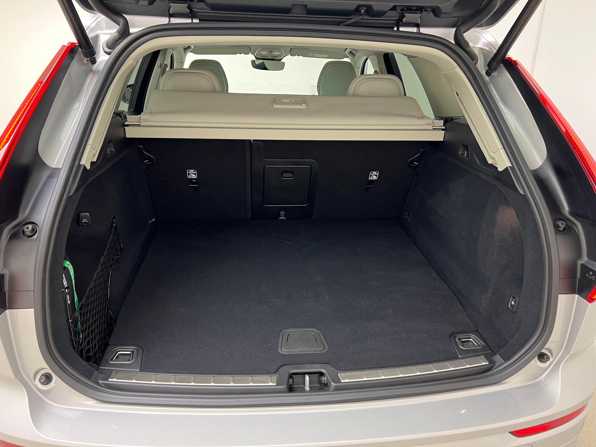 VOLVO XC60 2.0 T8 TE Plus Bright eAWD / Jetzt mit attraktivem 1.9% Leasing!-image-5