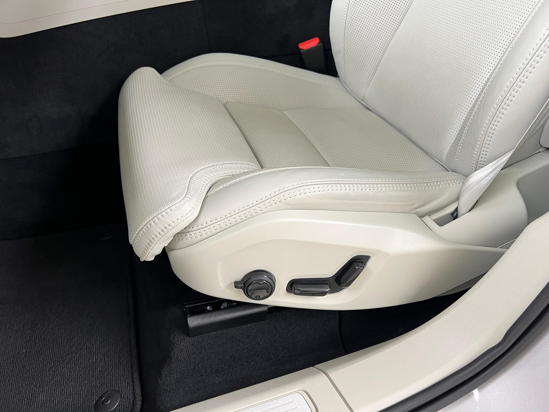 VOLVO XC60 2.0 T8 TE Plus Bright eAWD / Jetzt mit attraktivem 1.9% Leasing!-image-10