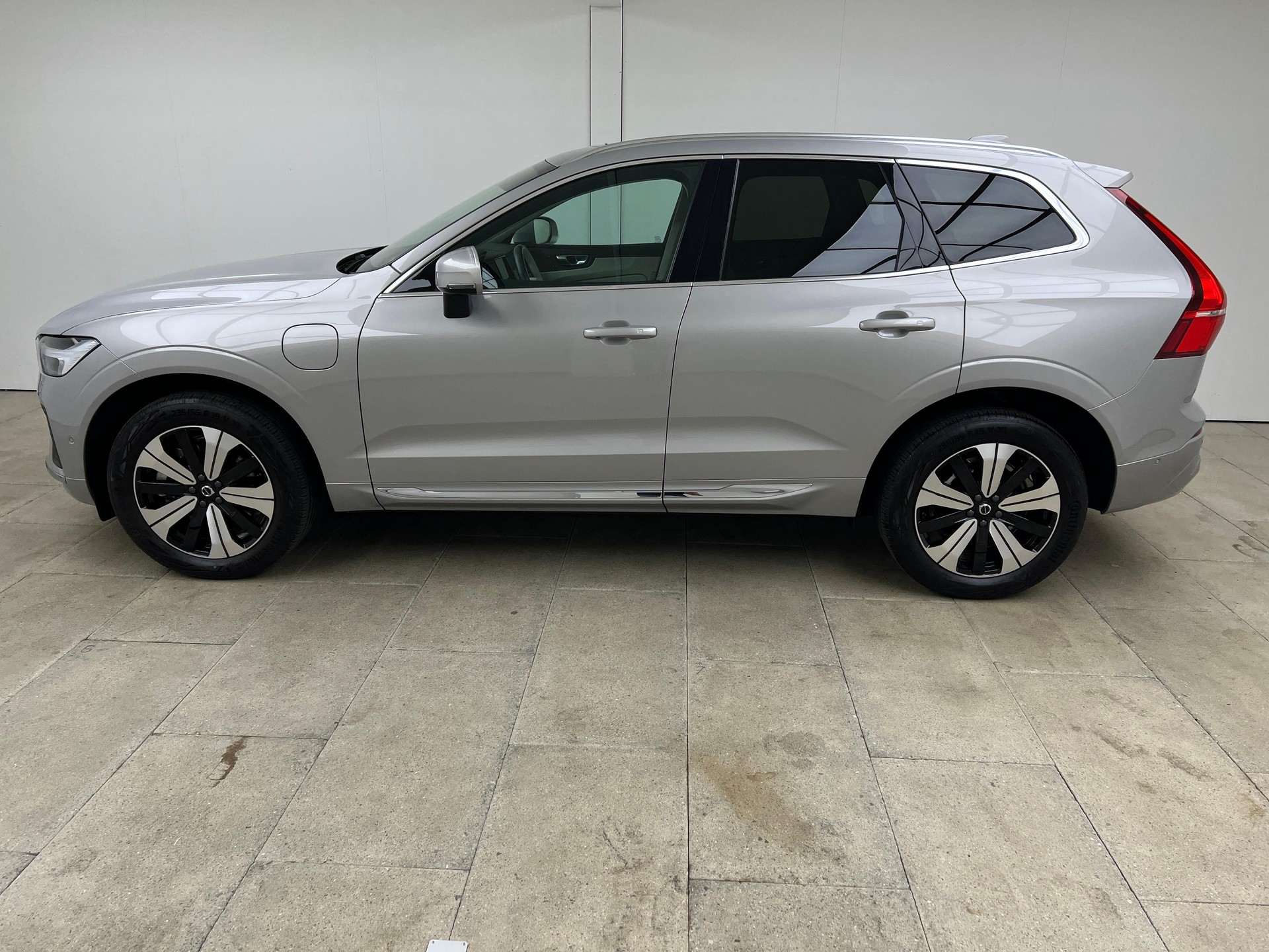 VOLVO XC60 2.0 T8 TE Plus Bright eAWD / Jetzt mit attraktivem 1.9% Leasing!-showroom-element-2