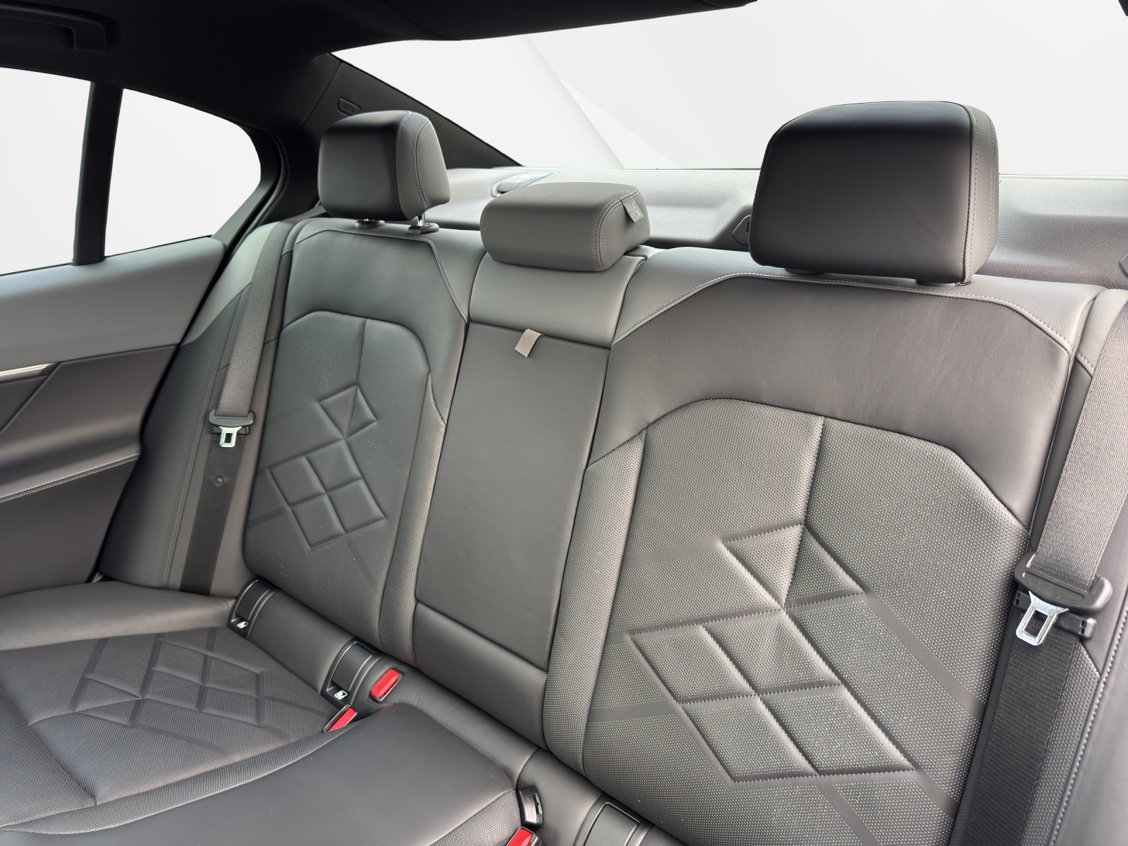 BMW i5 M60 xDrive-image-19