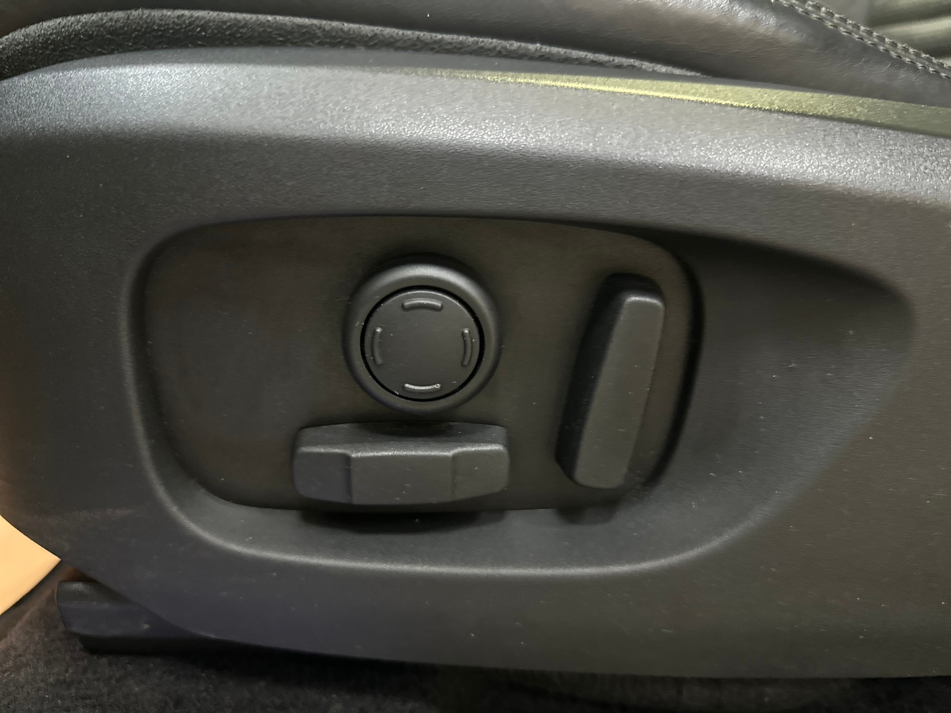 LAND ROVER Sport 2.0 TD4 Pure AT9-image-17