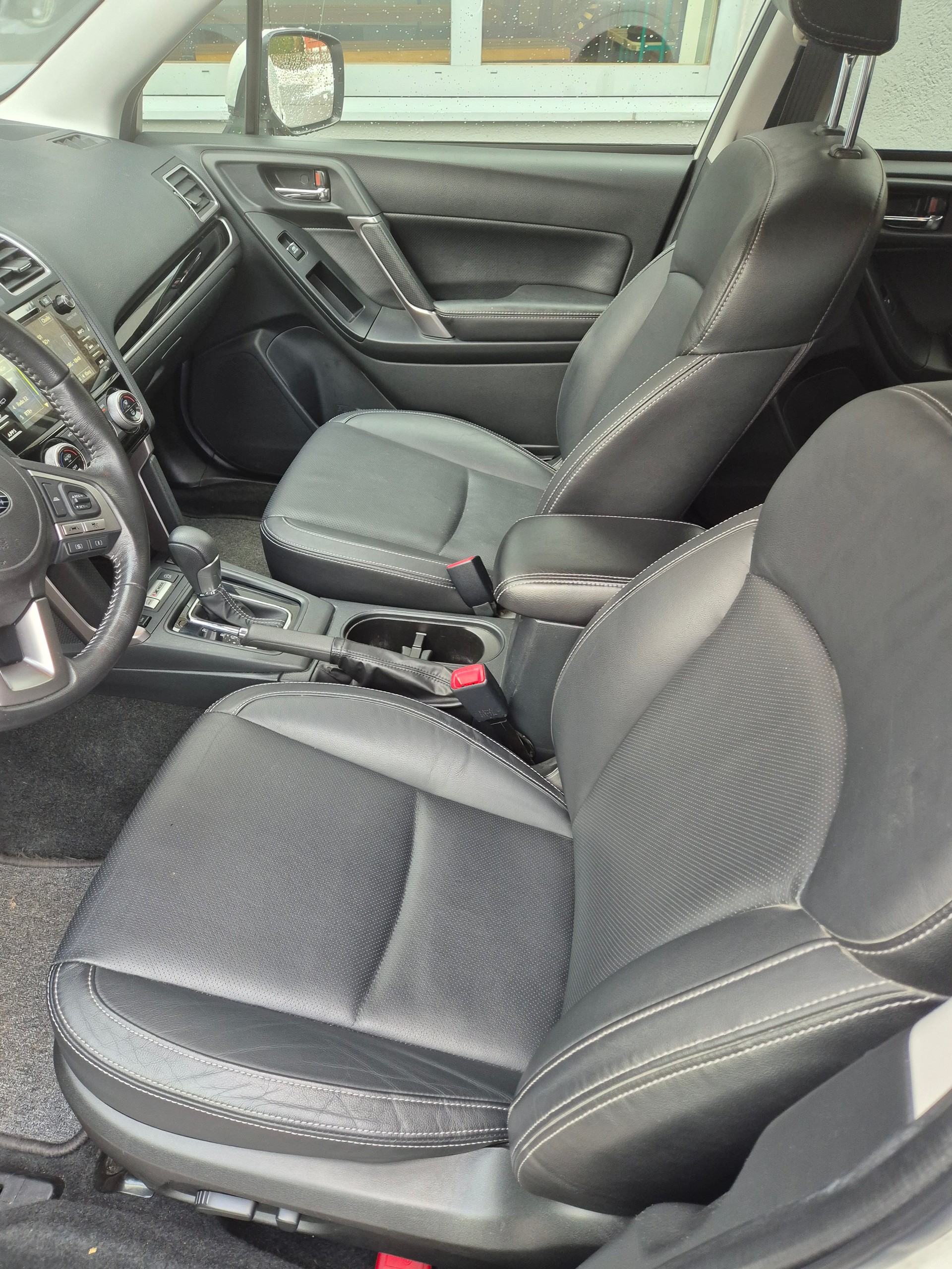 SUBARU Forester 2.0i Executive Lineartronic-image-4