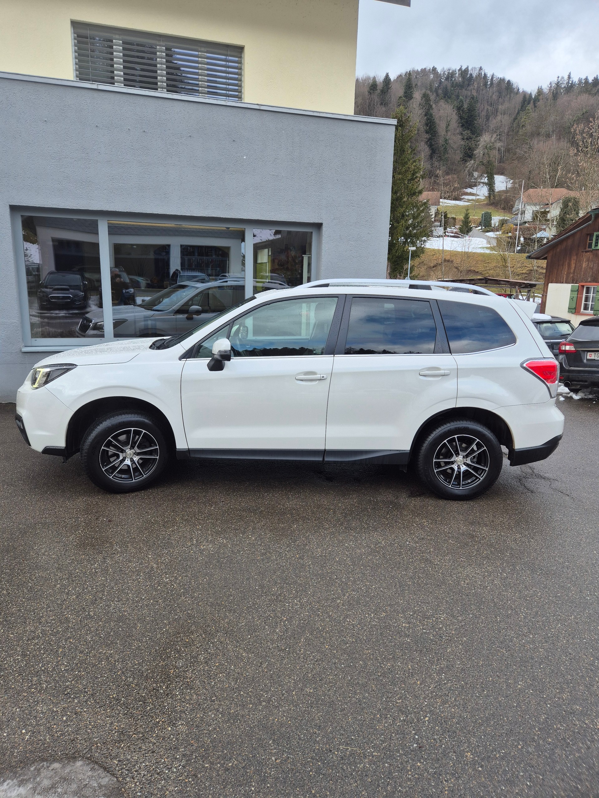 SUBARU Forester 2.0i Executive Lineartronic-image-1