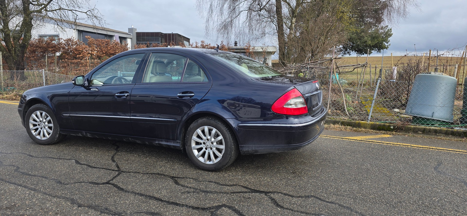 MERCEDES-BENZ E 350 Avantgarde 4Matic Automatic-image-4