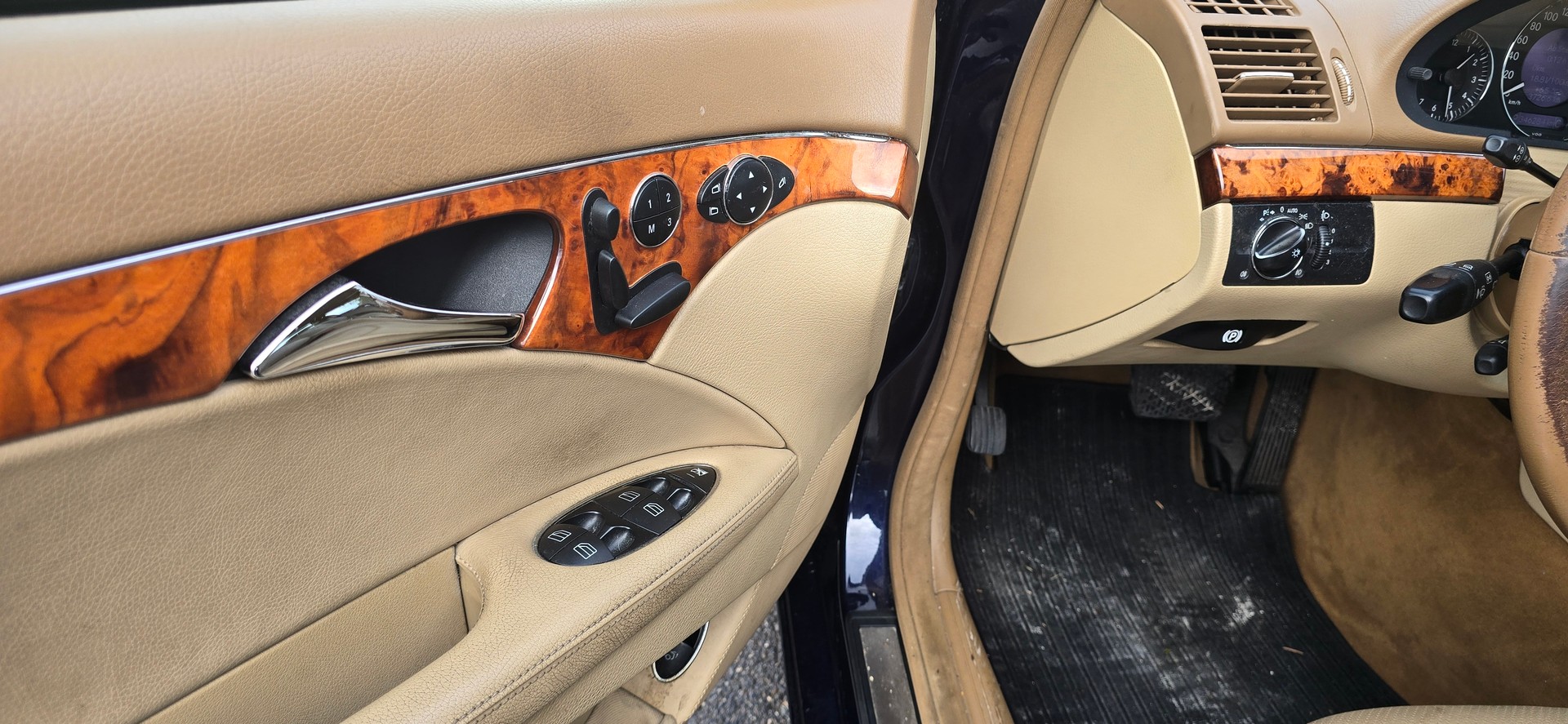 MERCEDES-BENZ E 350 Avantgarde 4Matic Automatic-image-10