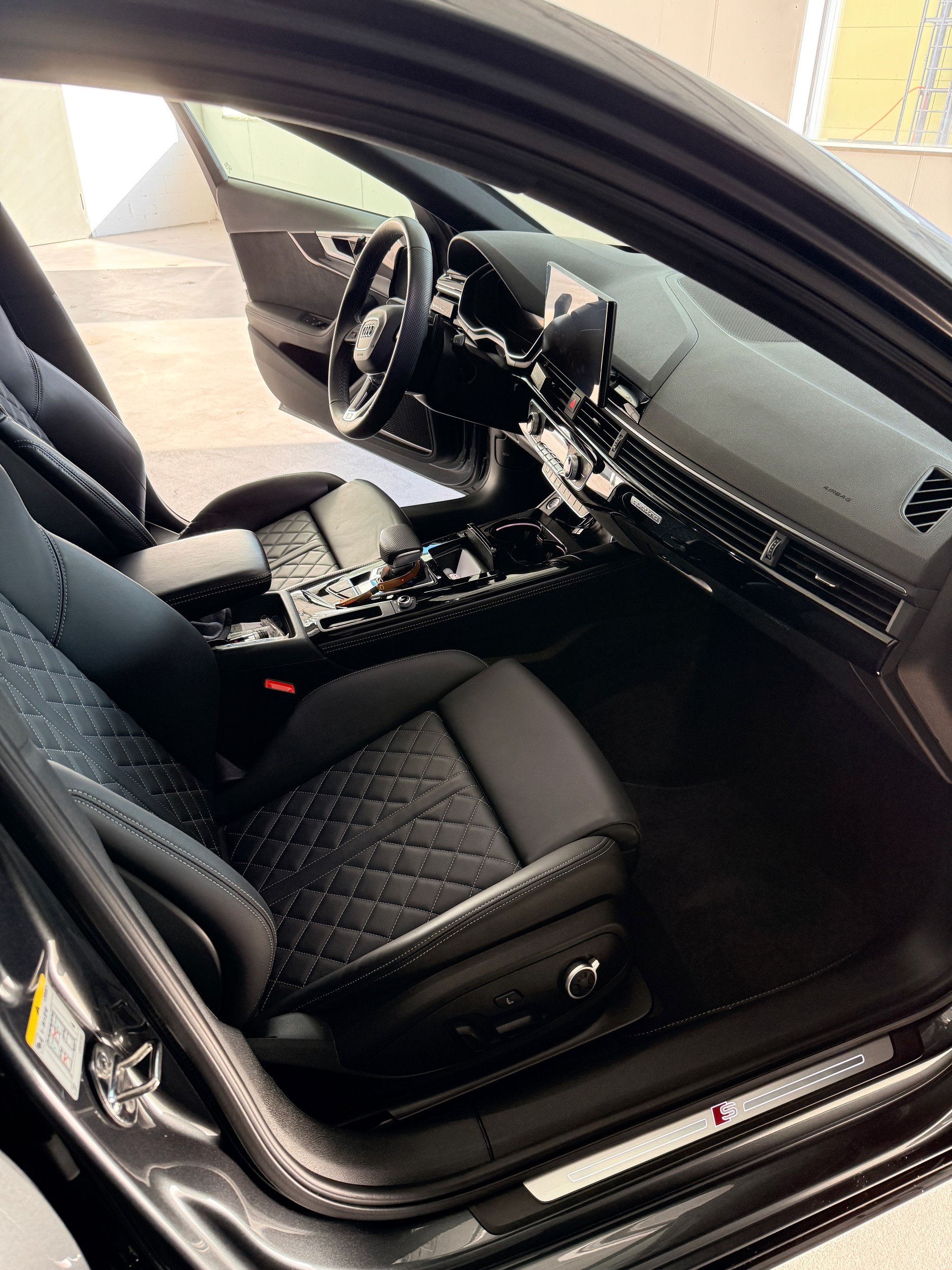 AUDI A4 Avant 45 TFSI S line S-tronic quattro-image-2