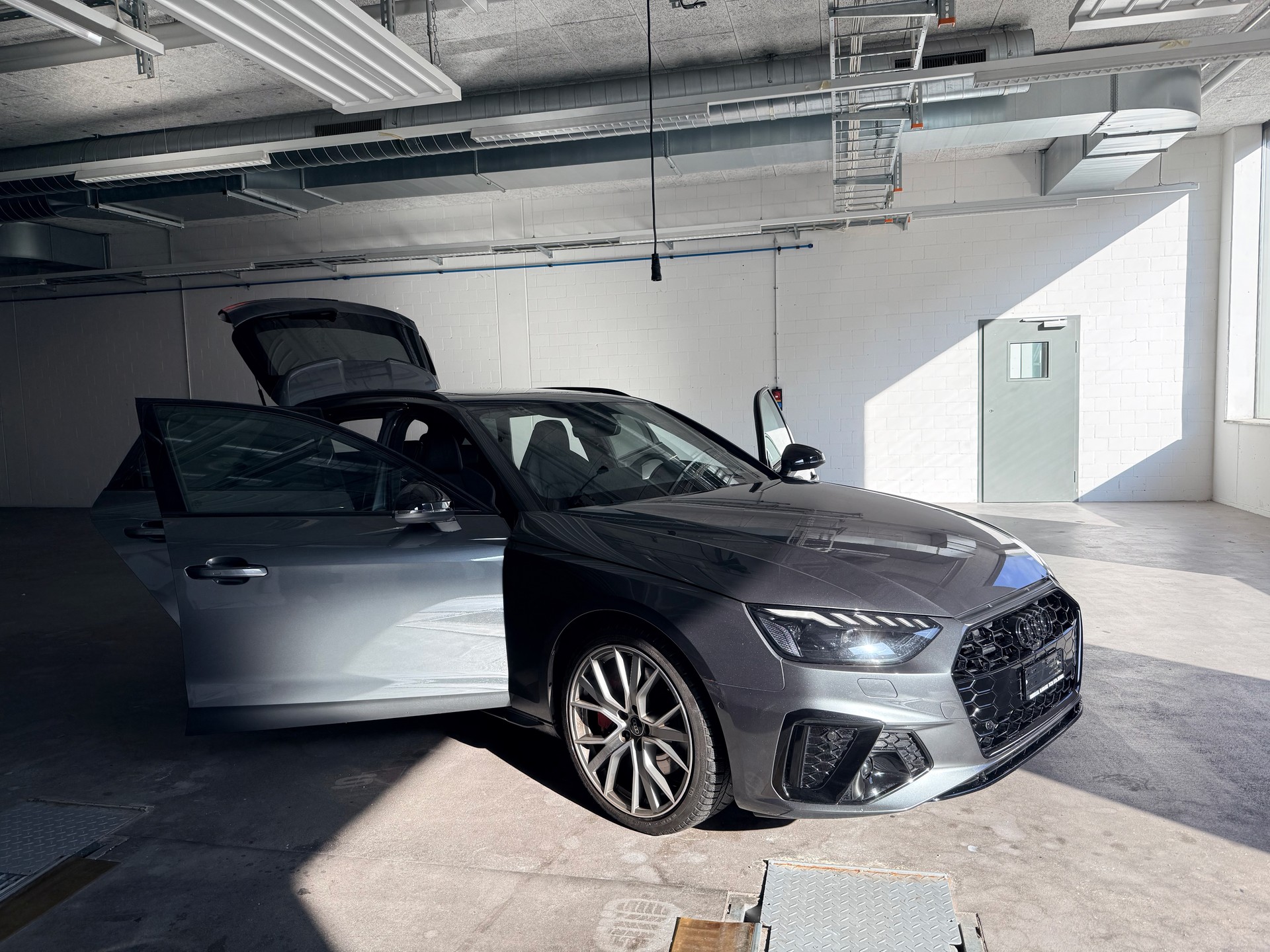AUDI A4 Avant 45 TFSI S line S-tronic quattro-image-1