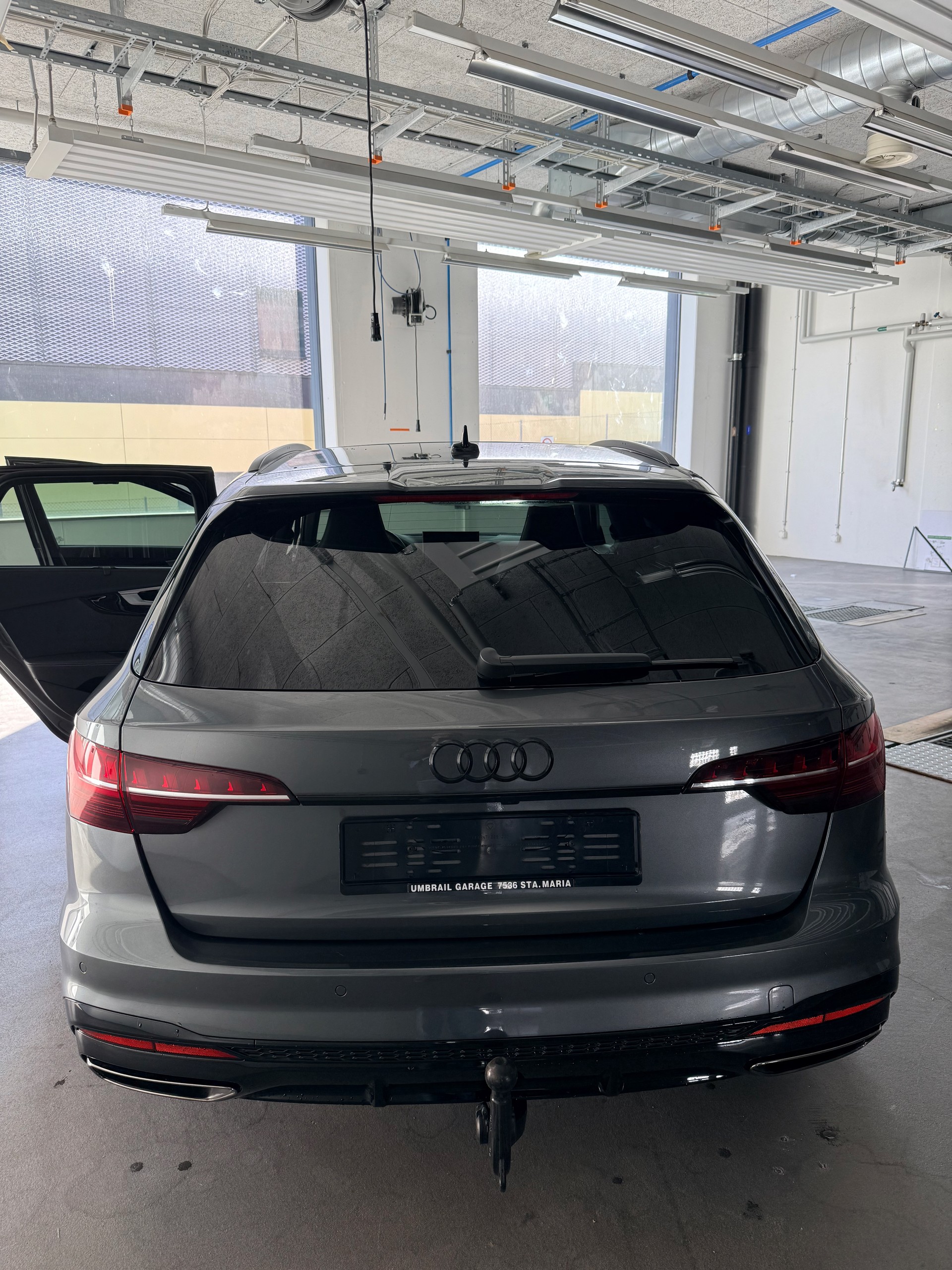 AUDI A4 Avant 45 TFSI S line S-tronic quattro-image-3