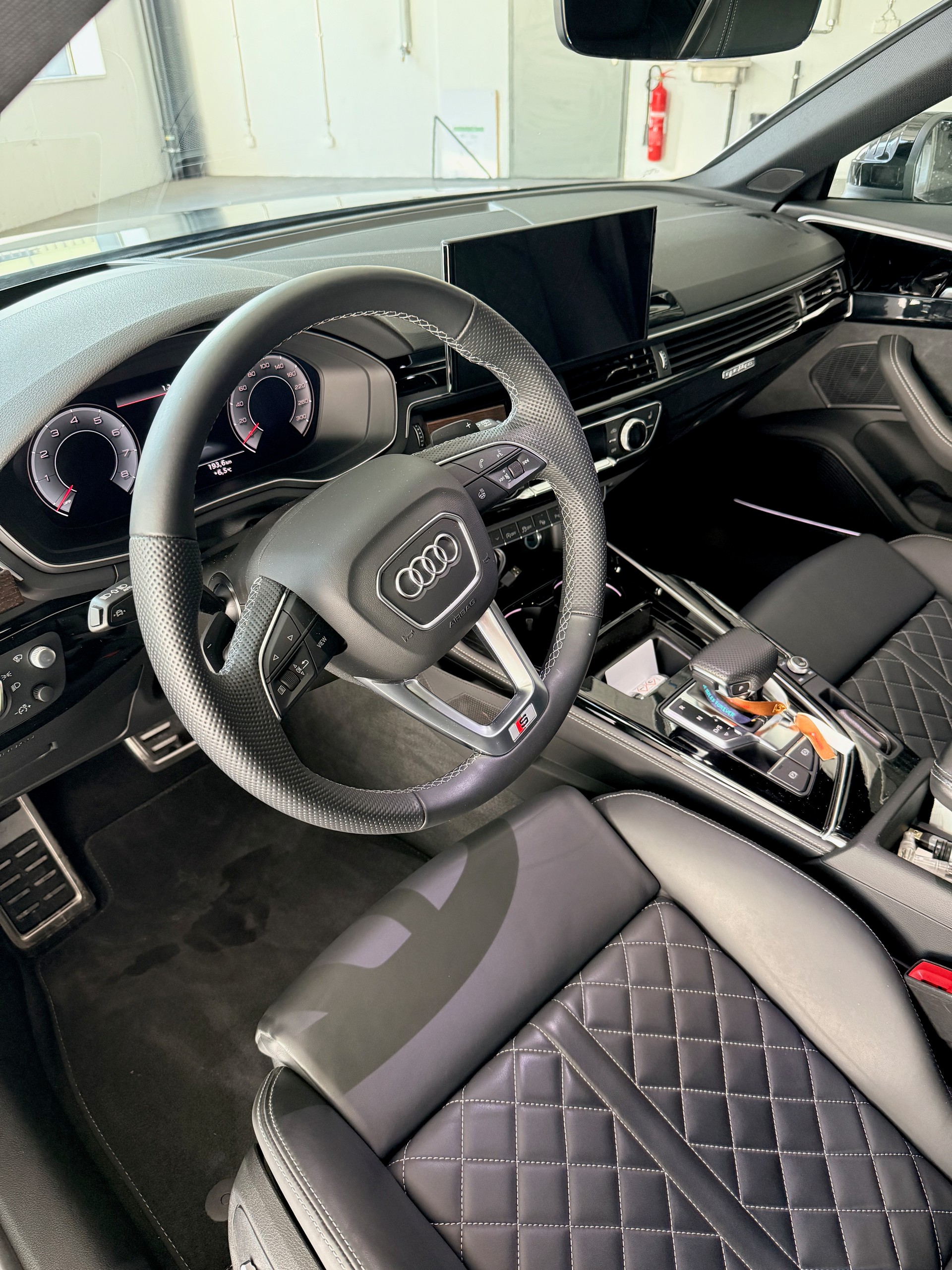 AUDI A4 Avant 45 TFSI S line S-tronic quattro-image-6