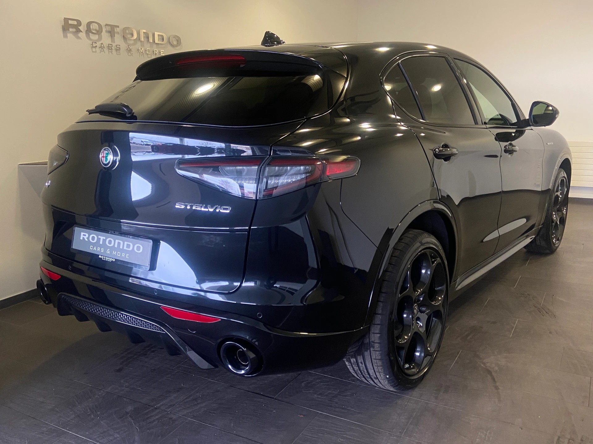 ALFA ROMEO Stelvio 2.0 Veloce Pack Premium Sky Q4 AT8-image-1