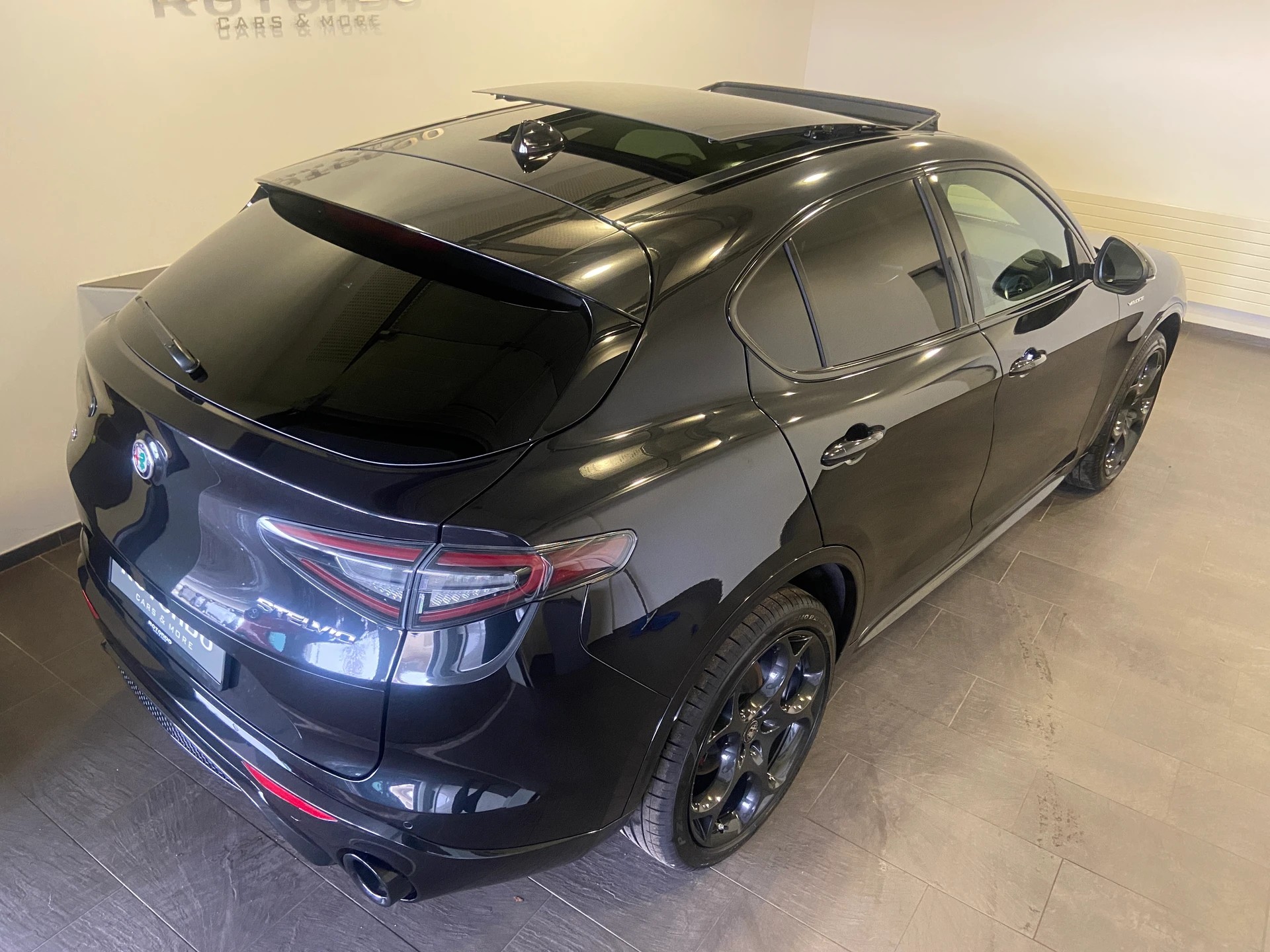 ALFA ROMEO Stelvio 2.0 Veloce Pack Premium Sky Q4 AT8-image-3