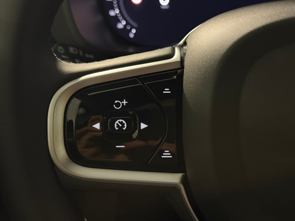VOLVO XC60 T6 eAWD PluginHybrid Black Edition Geartronic-image-15