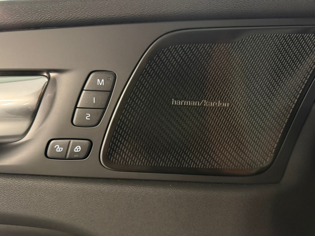 VOLVO XC60 T6 eAWD PluginHybrid Black Edition Geartronic-image-12