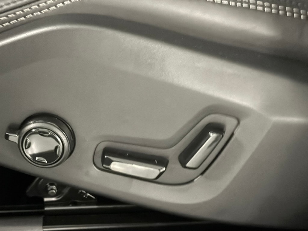 VOLVO XC60 T6 eAWD PluginHybrid Black Edition Geartronic-image-17