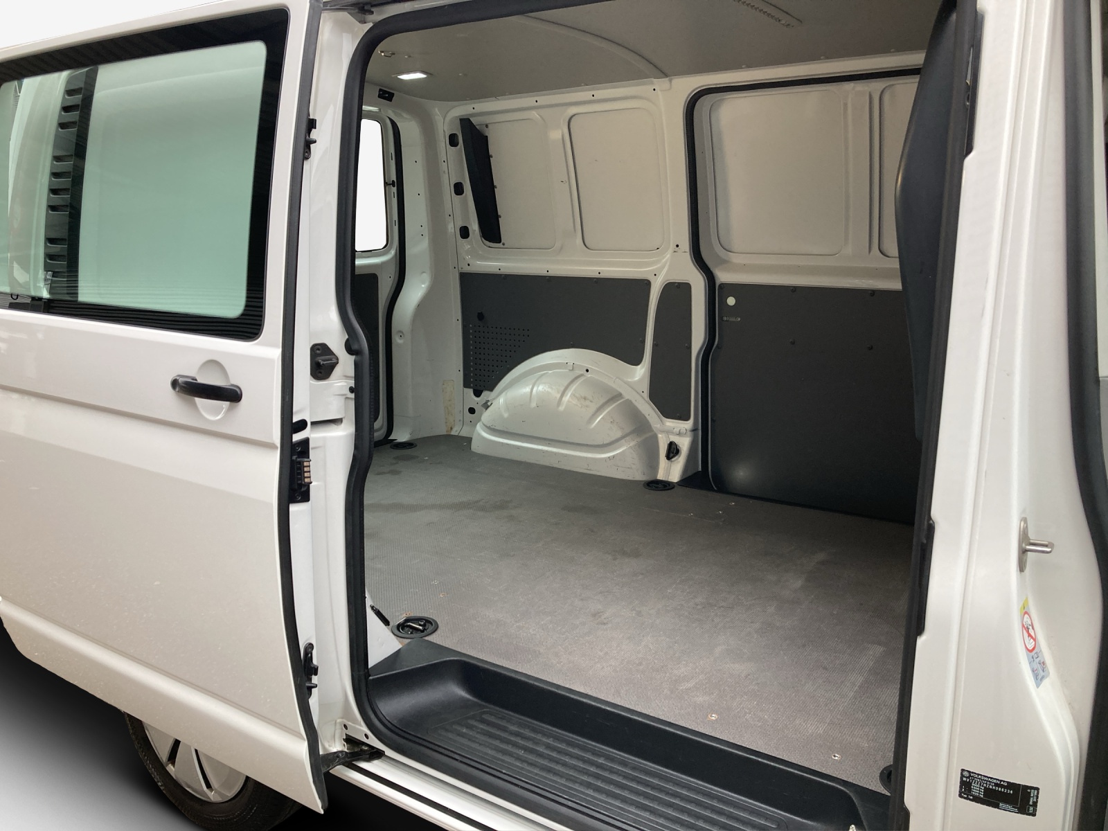 VW T6.1 2.0 TDI 4Motion-image-11