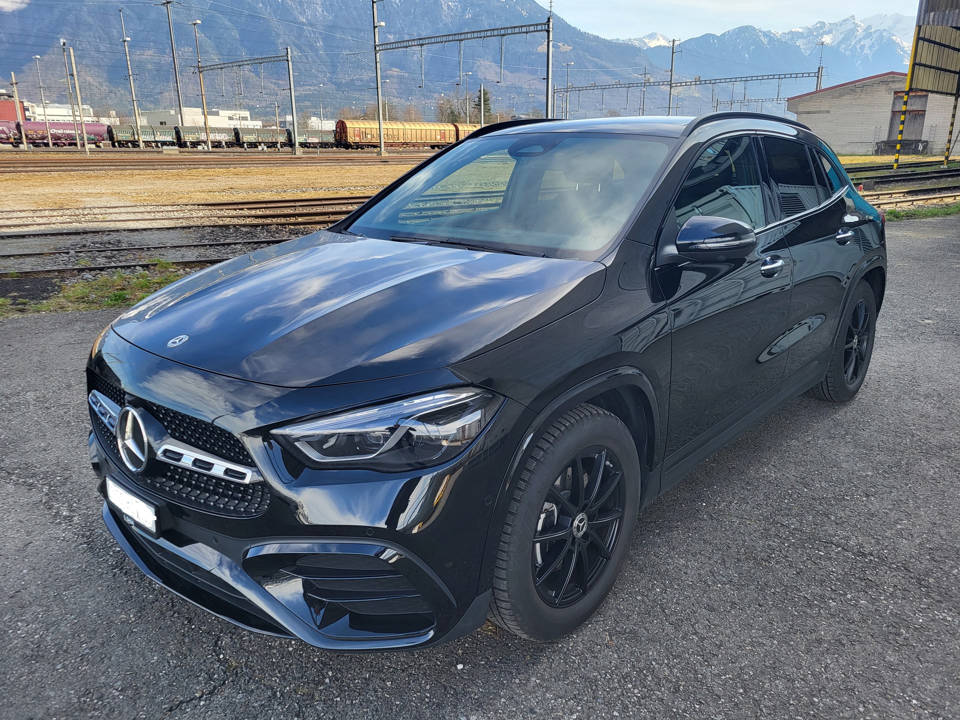 MERCEDES-BENZ GLA 200 Night Star 7G-DCT AMG-Line