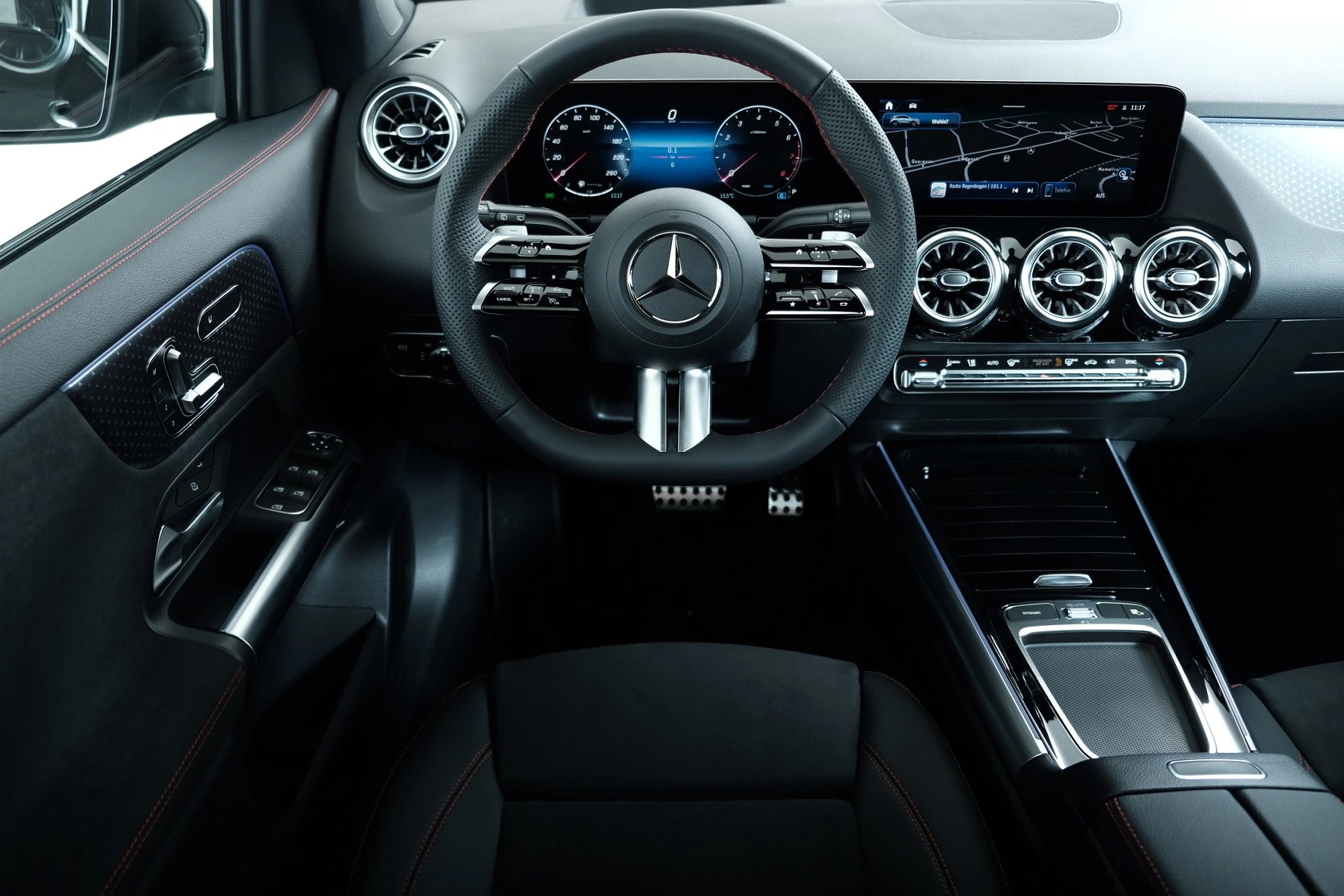 MERCEDES-BENZ GLA 200 Night Star 7G-DCT AMG-Line-image-3