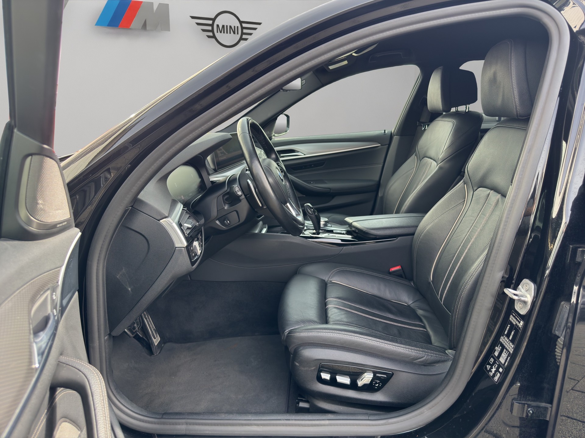 BMW 520d xDrive Touring Steptronic-image-15