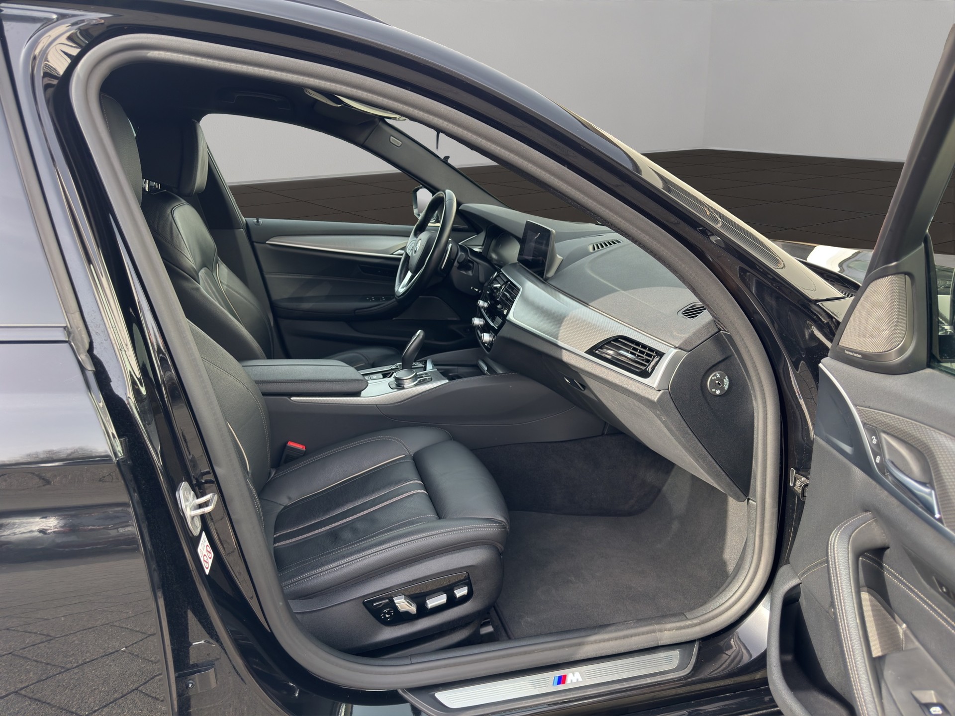 BMW 520d xDrive Touring Steptronic-image-19