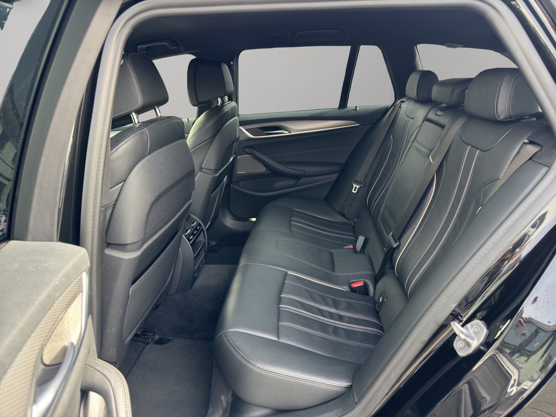 BMW 520d xDrive Touring Steptronic-image-17