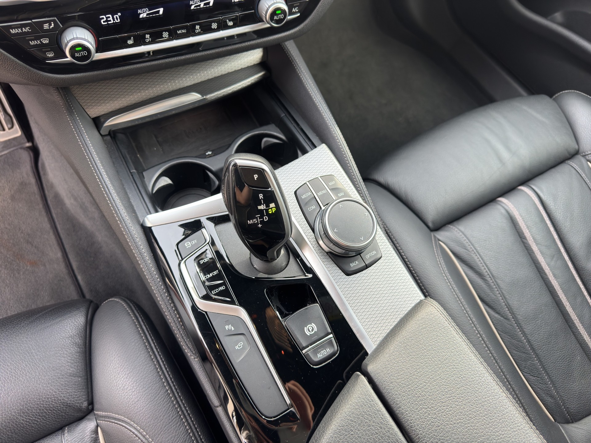 BMW 520d xDrive Touring Steptronic-image-13