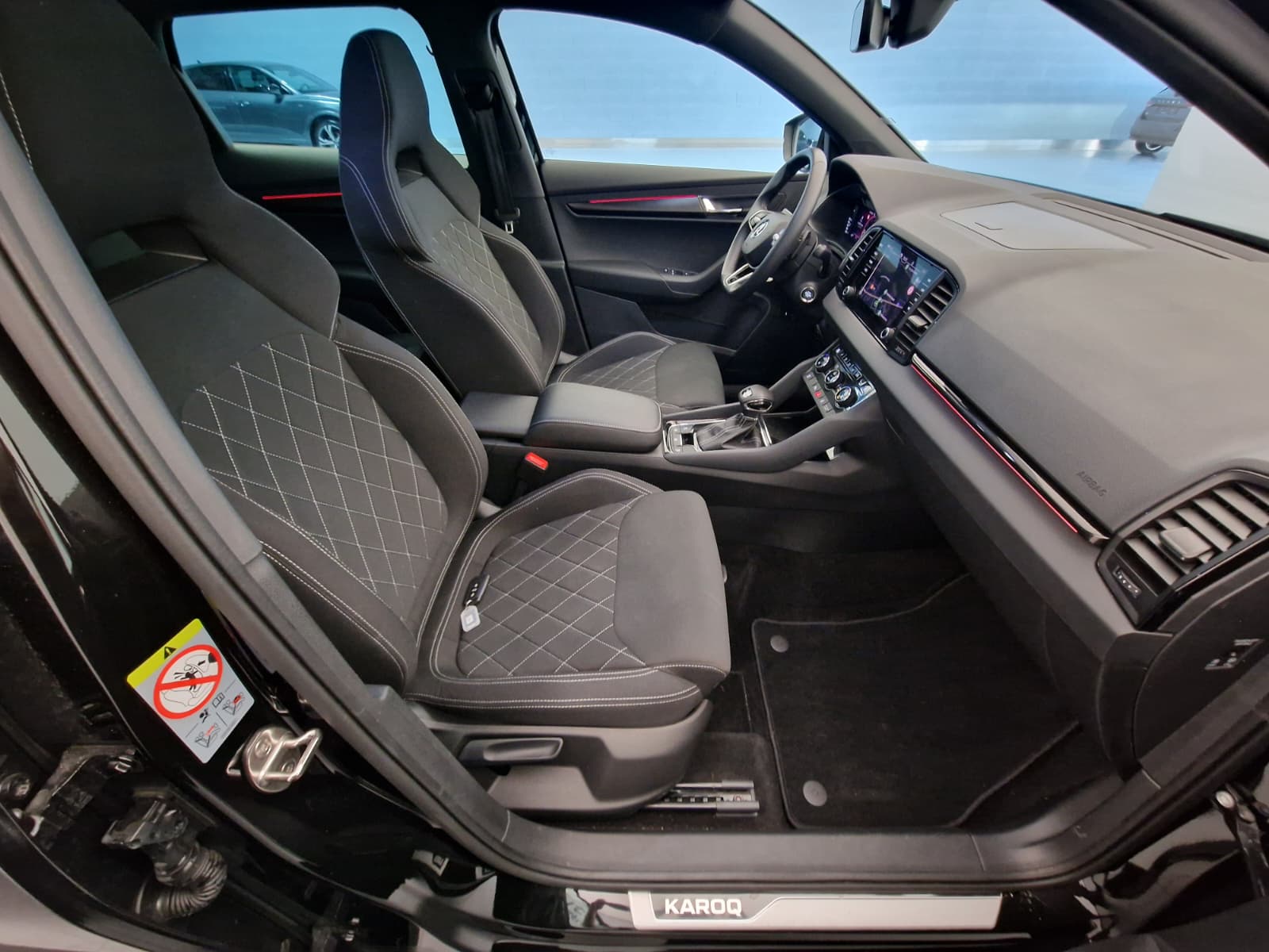 SKODA Karoq 2.0 TSI SportLine 4x4 DSG-image-11