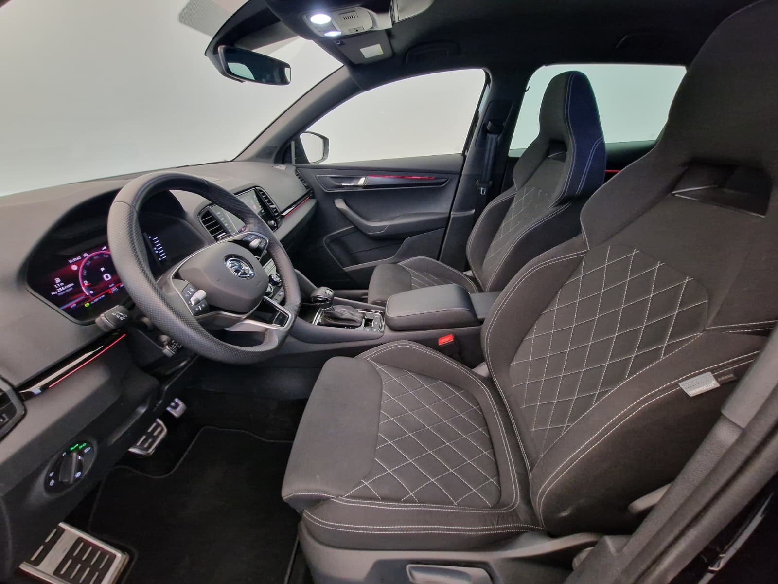 SKODA Karoq 2.0 TSI SportLine 4x4 DSG-image-10