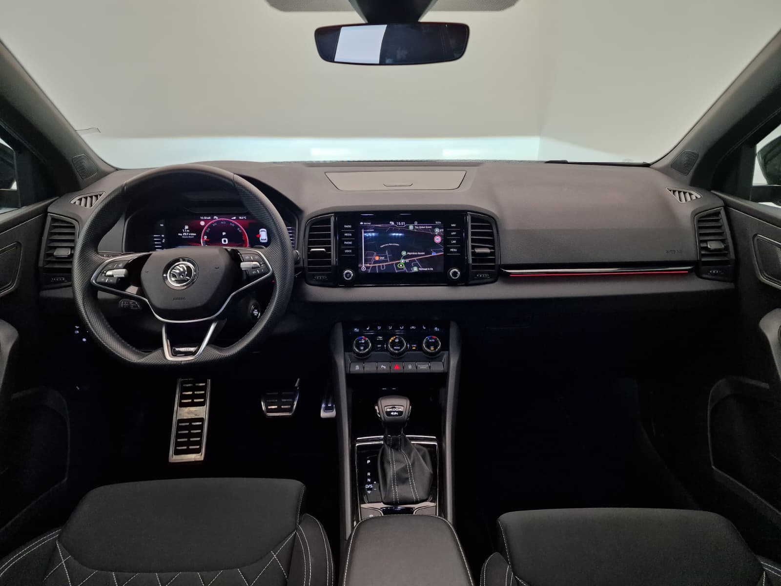 SKODA Karoq 2.0 TSI SportLine 4x4 DSG-image-9