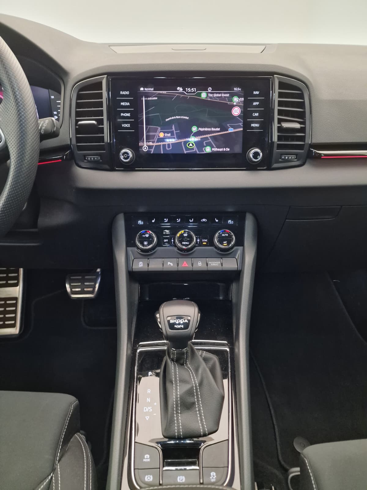 SKODA Karoq 2.0 TSI SportLine 4x4 DSG-image-17