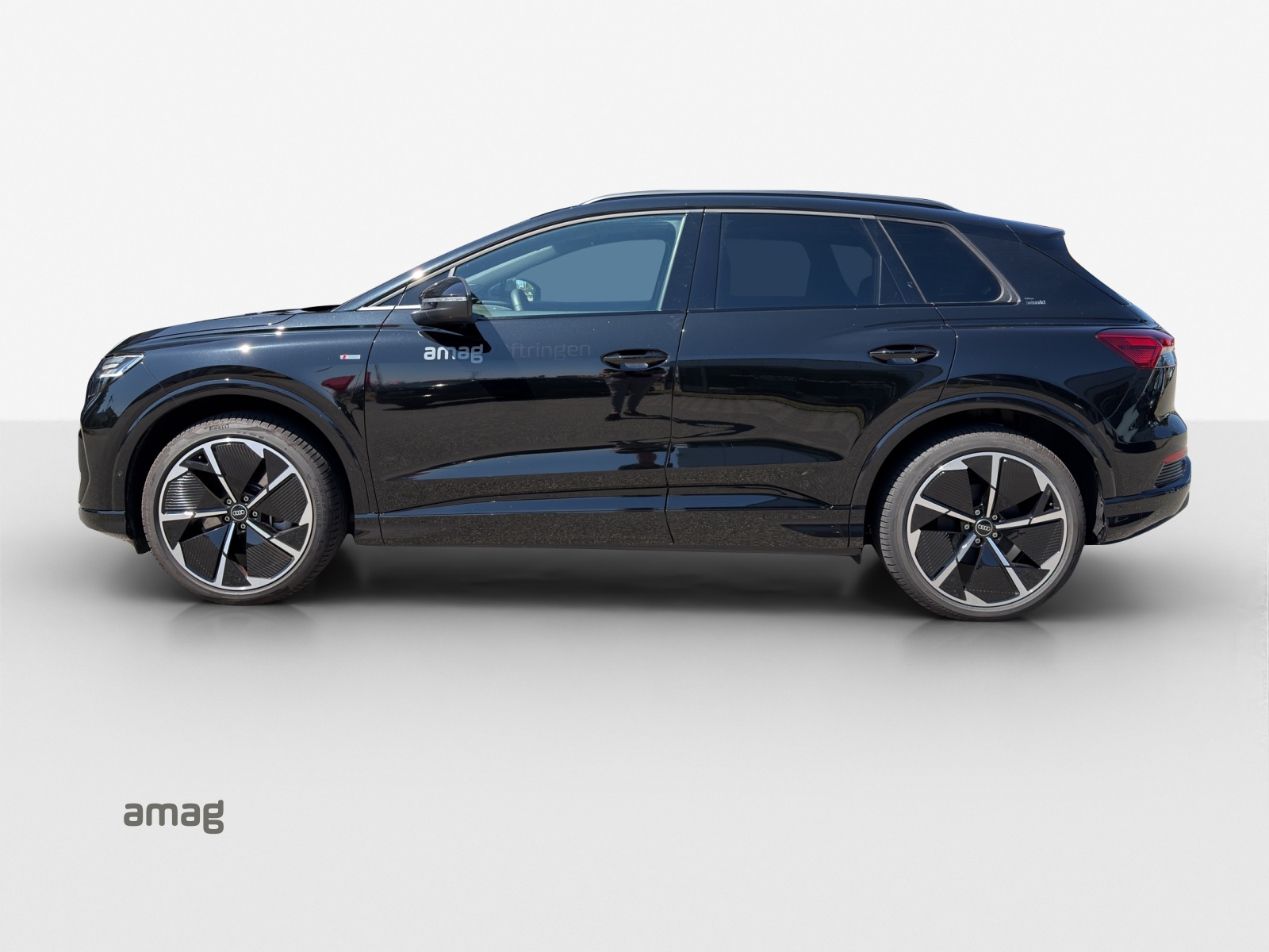 AUDI Q4 e-tron 45 Edition Swiss Ski quattro-image-1