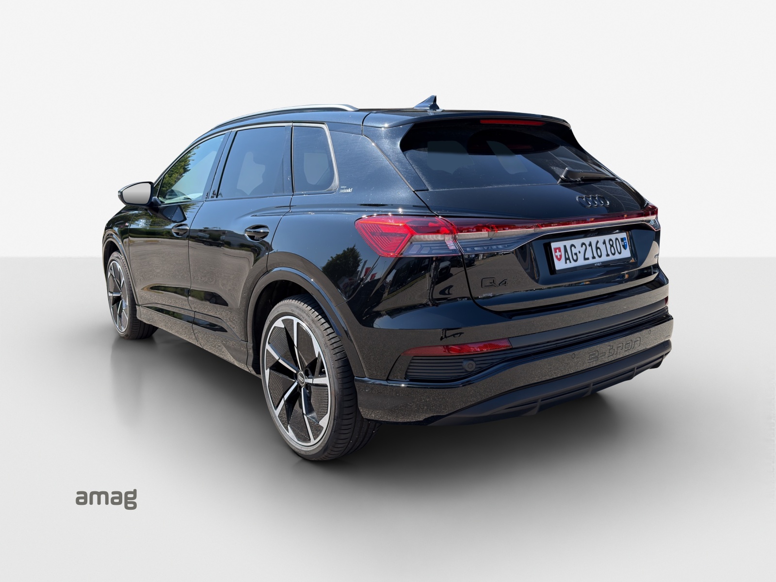 AUDI Q4 e-tron 45 Edition Swiss Ski quattro-image-2