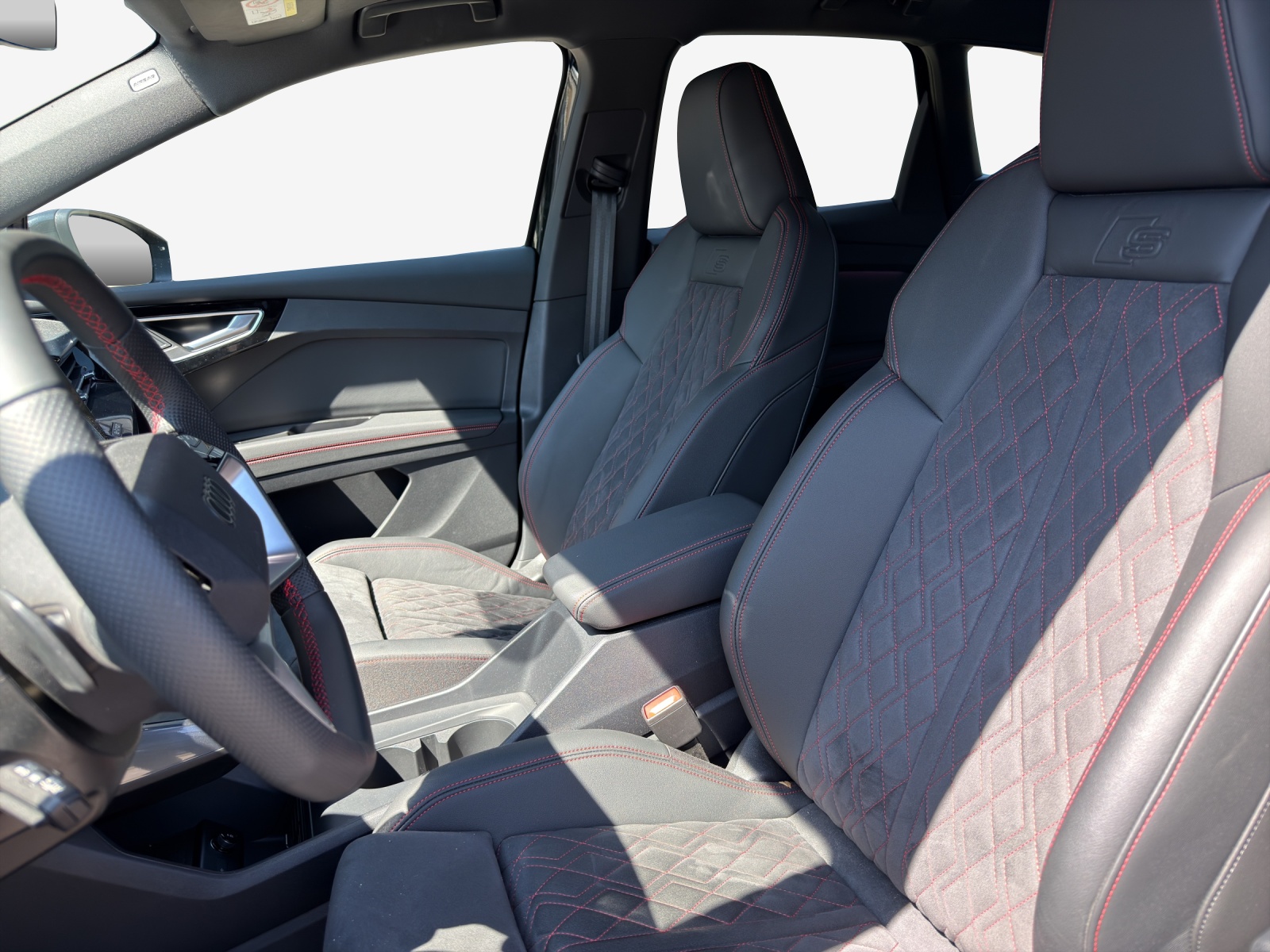 AUDI Q4 e-tron 45 Edition Swiss Ski quattro-image-7