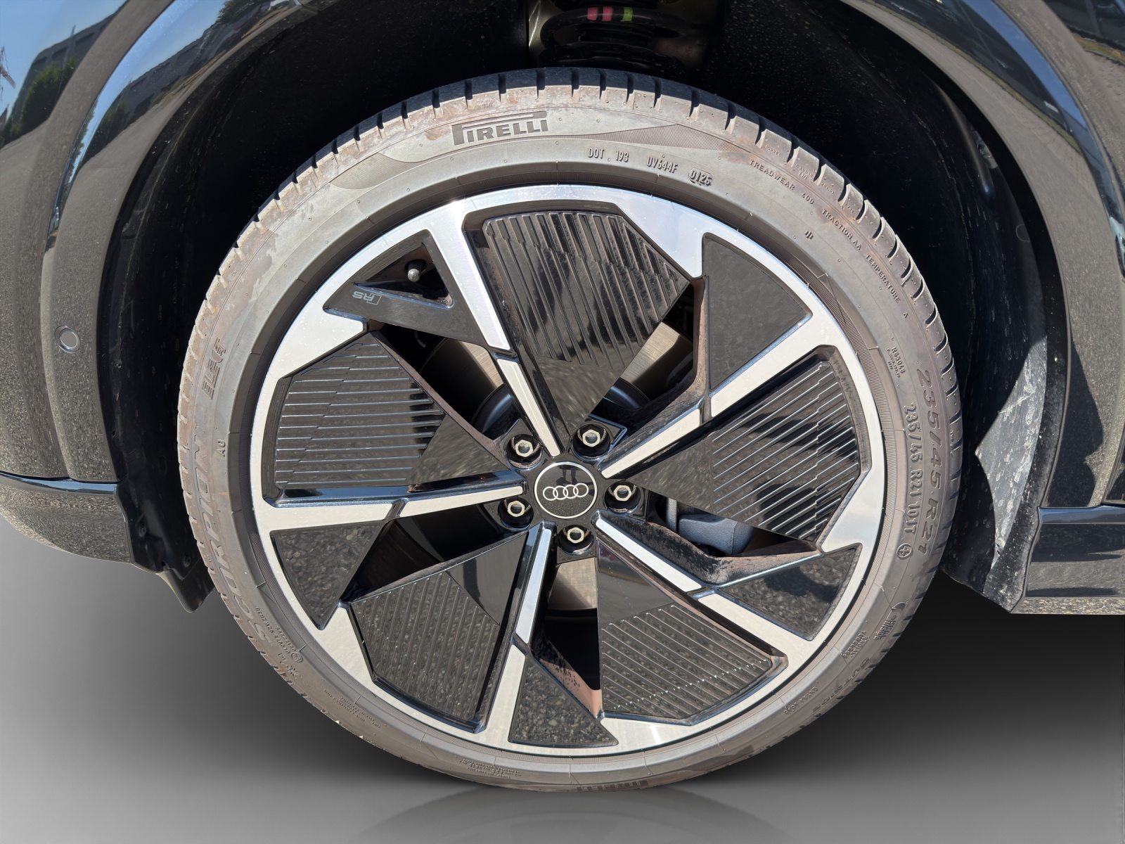 AUDI Q4 e-tron 45 Edition Swiss Ski quattro-image-13