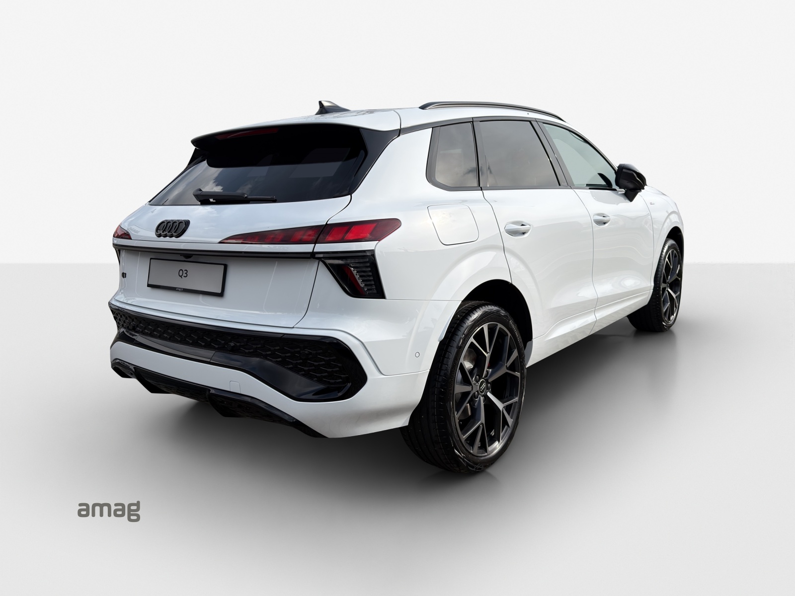 AUDI Q3 SUV 110 kW TFSI S tronic-image-4