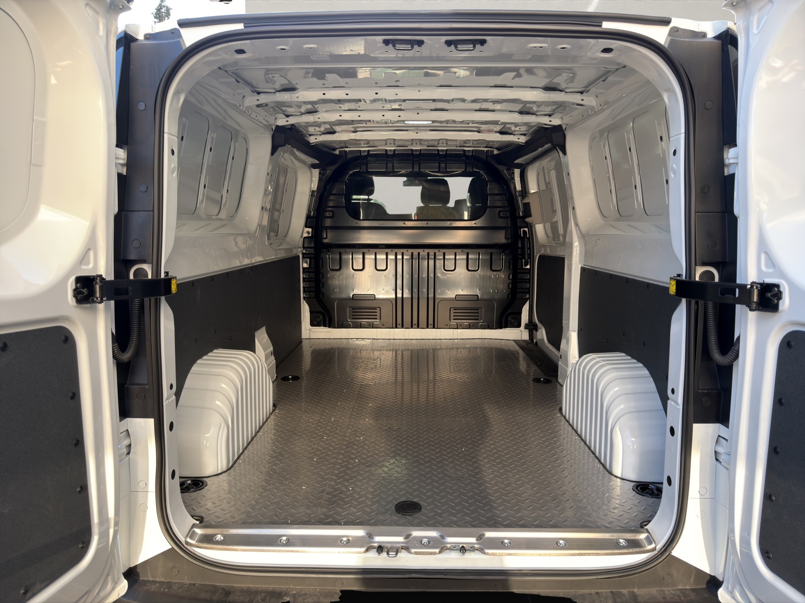 MAXUS Deliver 7 Kaw. L2H1 2.0 TD Base-image-13