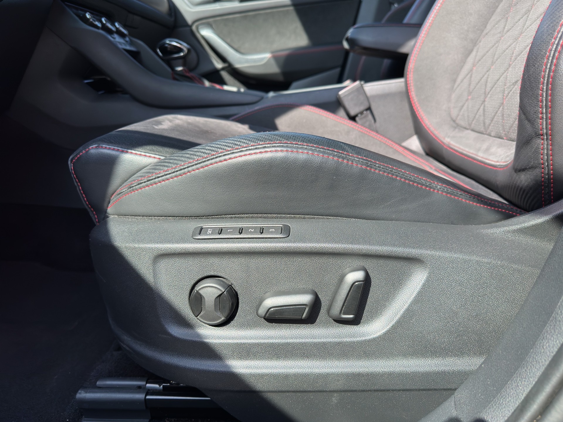 SKODA Kodiaq 2.0 TSI RS Black 4x4-image-9