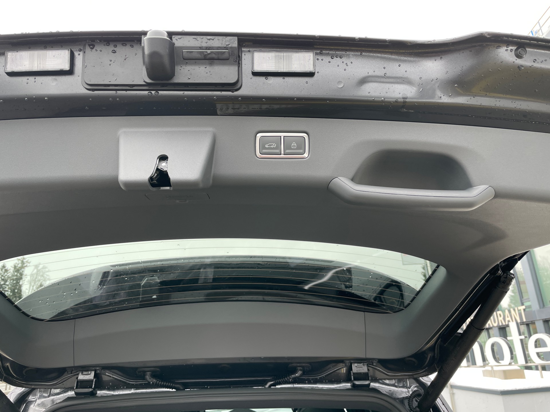 KIA EV9 99,8 kWh GT 4x4 mit Panorama Schiebedach und Digitale Rückspiegel-image-7