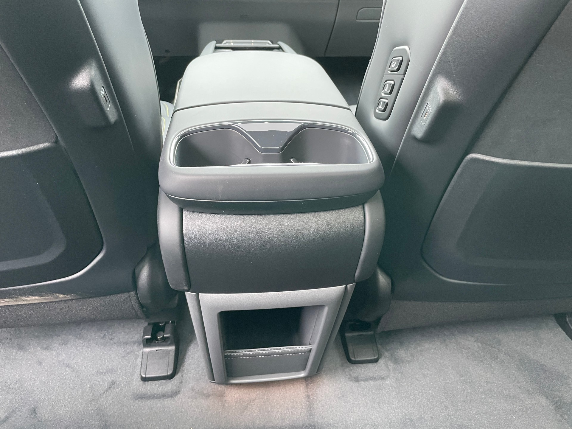 KIA EV9 99,8 kWh GT 4x4 mit Panorama Schiebedach und Digitale Rückspiegel-image-19