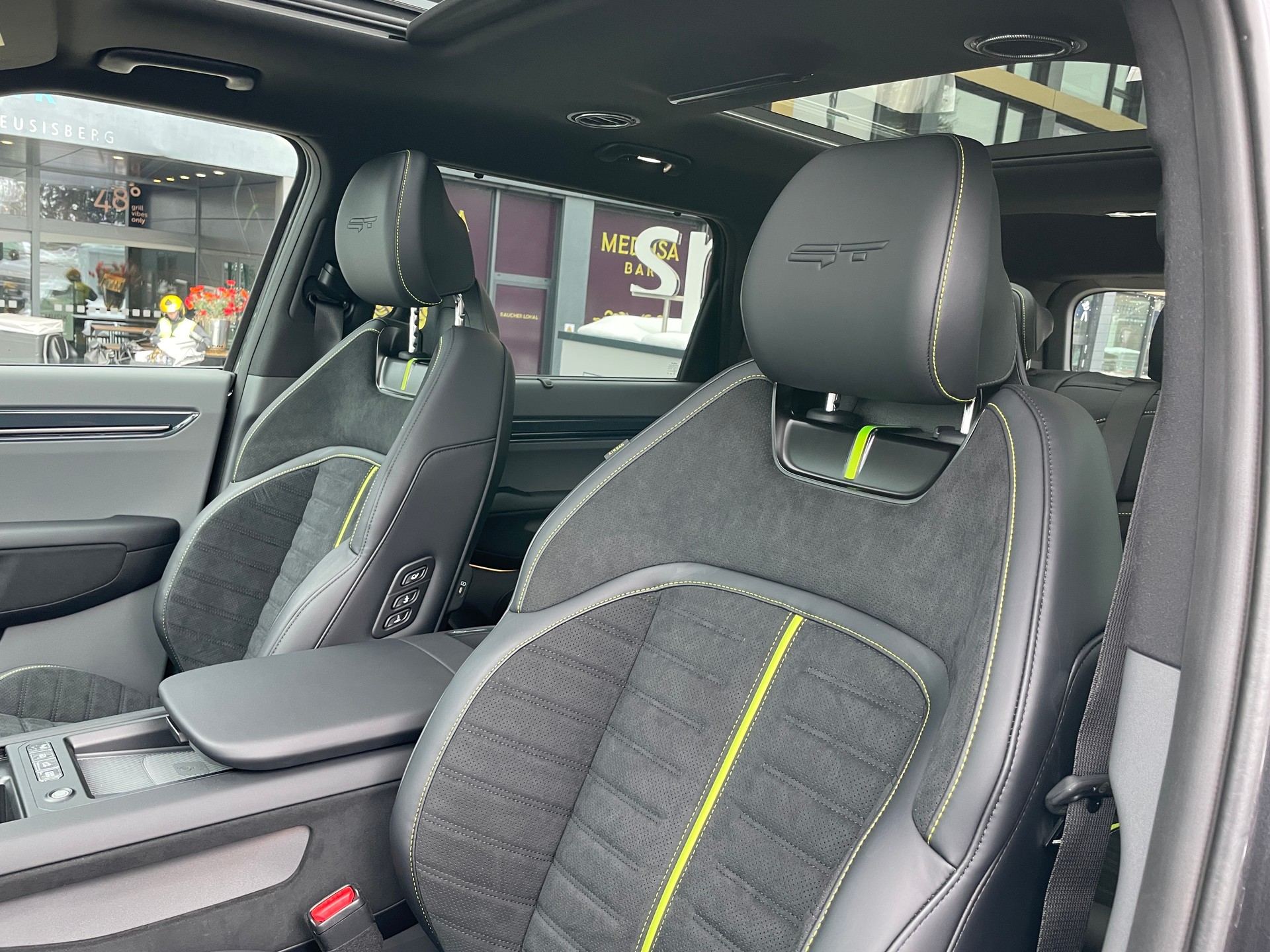 KIA EV9 99,8 kWh GT 4x4 mit Panorama Schiebedach und Digitale Rückspiegel-image-16