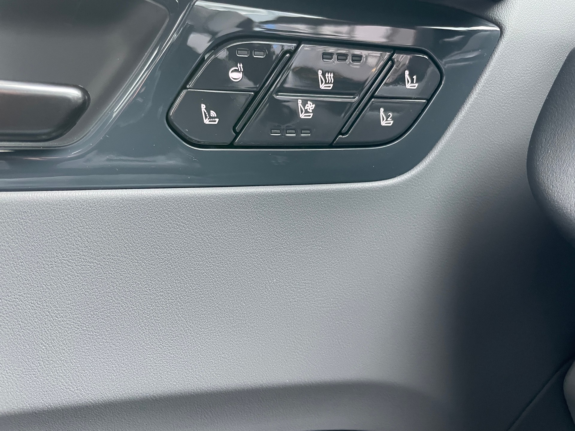 KIA EV9 99,8 kWh GT 4x4 mit Panorama Schiebedach und Digitale Rückspiegel-image-28