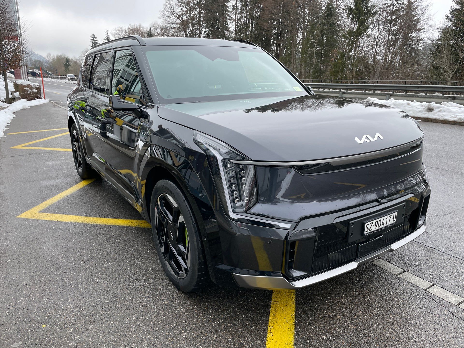 KIA EV9 99,8 kWh GT 4x4 mit Panorama Schiebedach und Digitale Rückspiegel-image-2