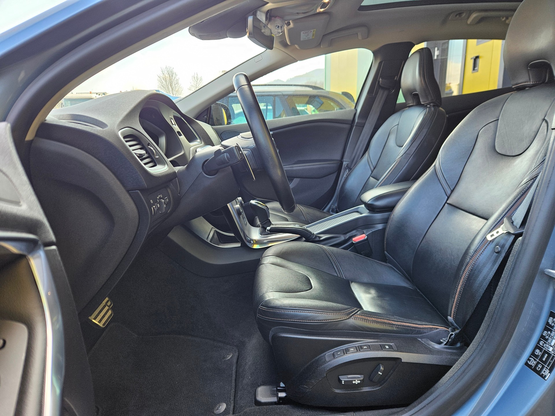 VOLVO V40 Cross Country T5 AWD Summum Geartronic-image-12