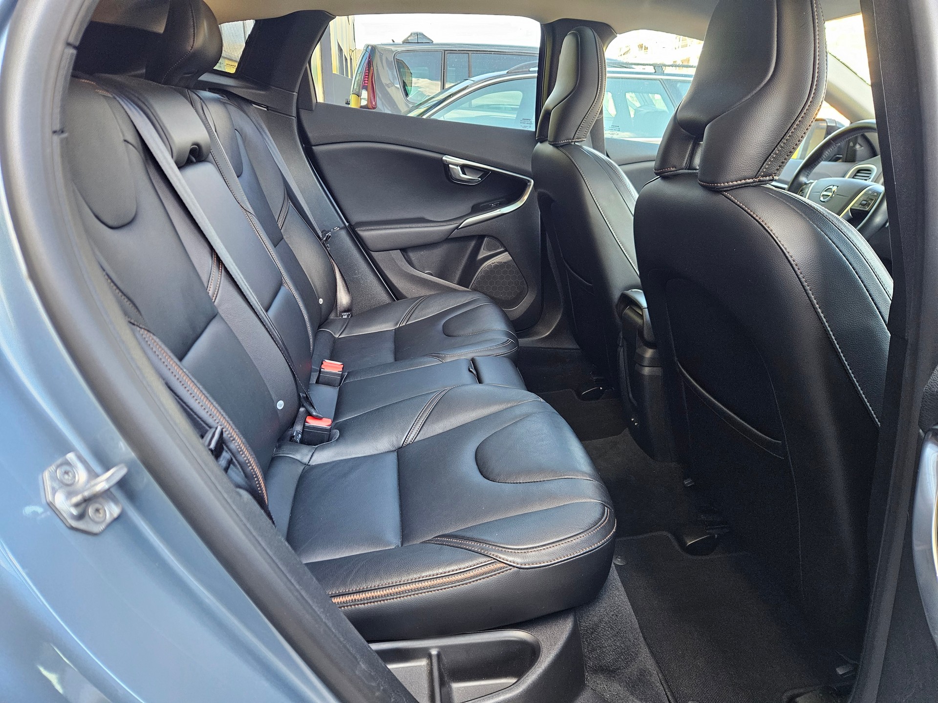 VOLVO V40 Cross Country T5 AWD Summum Geartronic-image-15