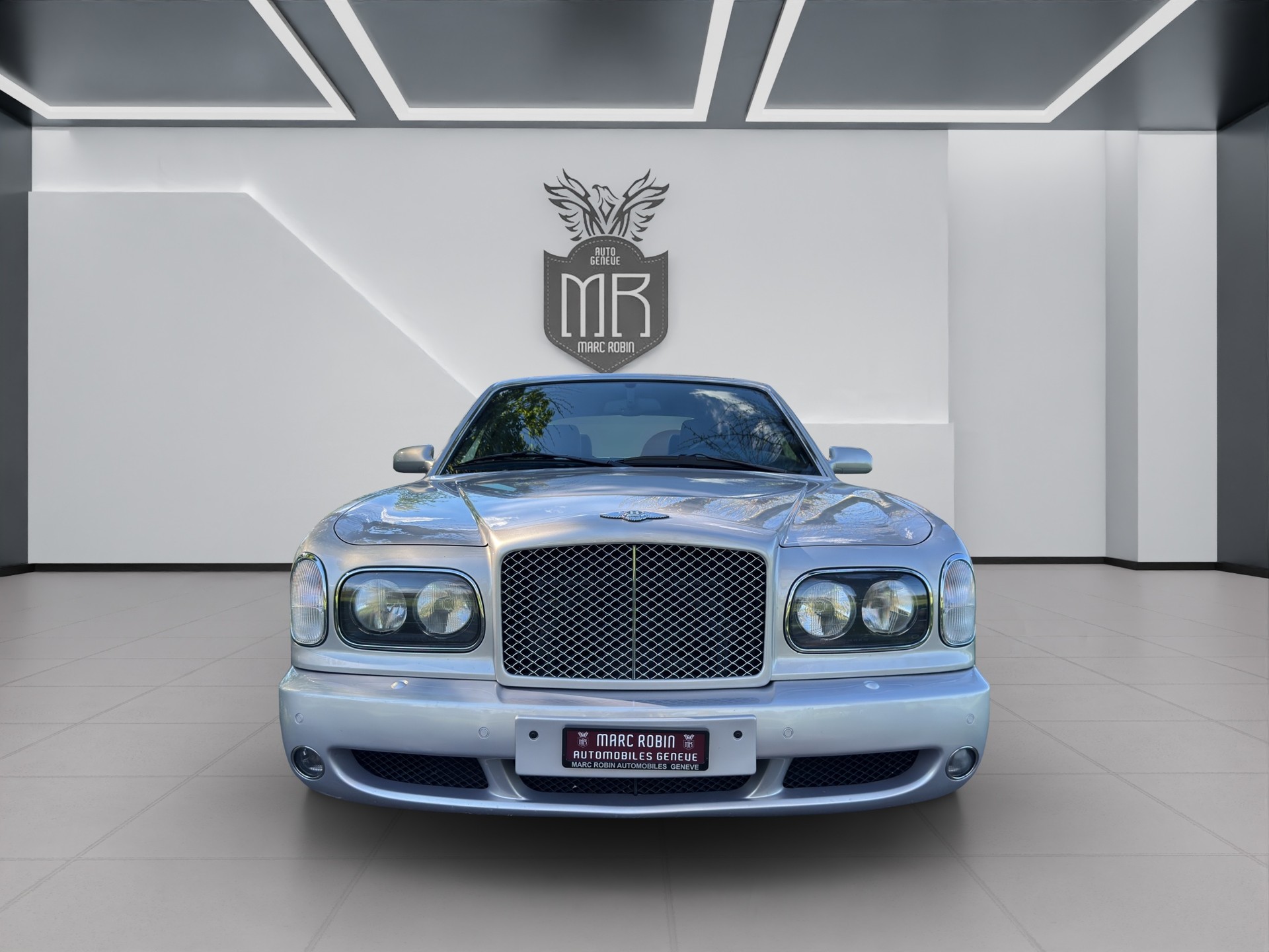 BENTLEY Arnage T-showroom-element-1