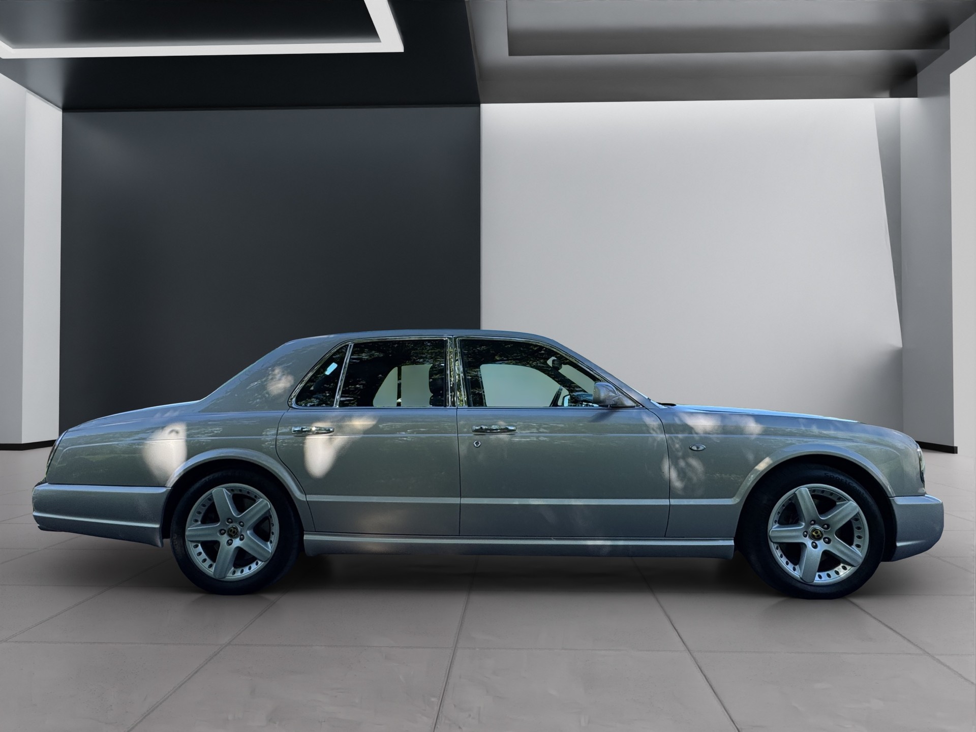 BENTLEY Arnage T-showroom-element-2